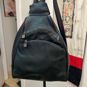Vintage Perlina all leather back pack!